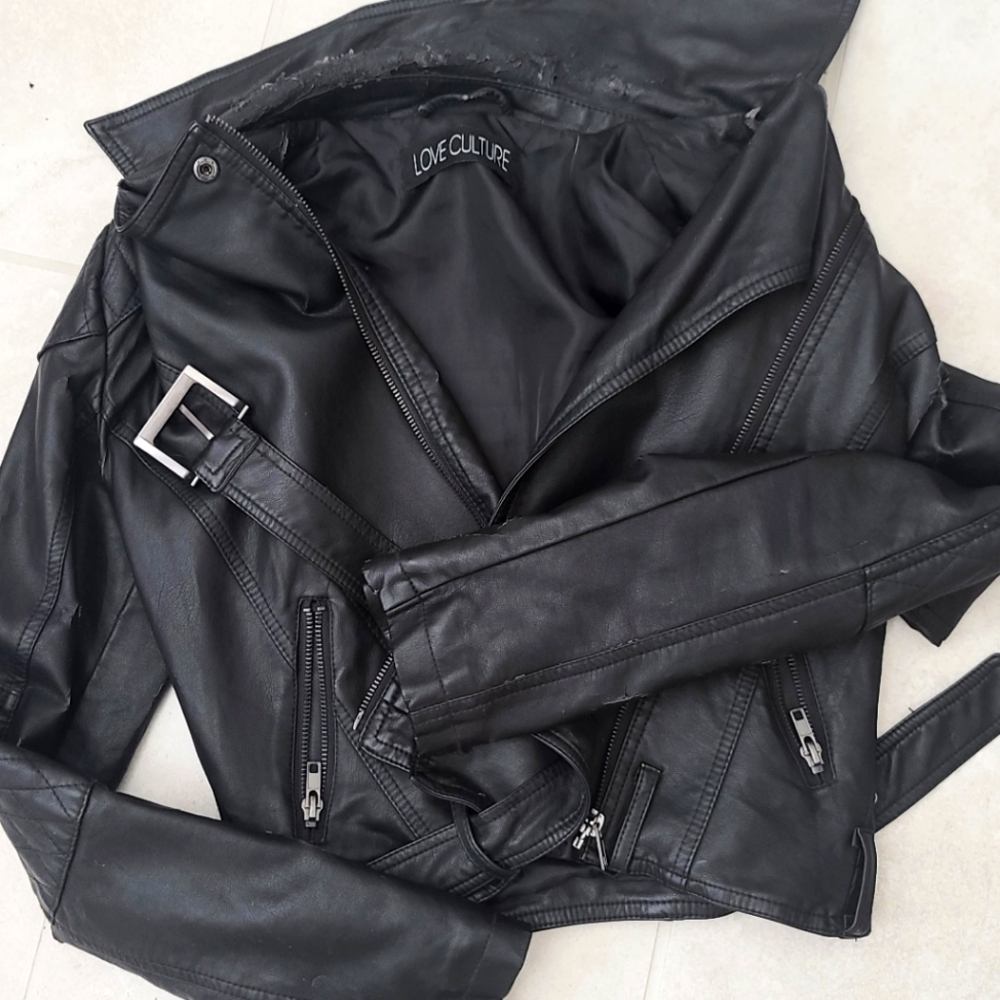 Extreme distresses leather jacket